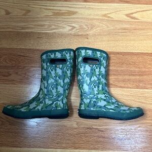 Bogs waterproof rubber boots, Boys size youth 5. Excellent condition